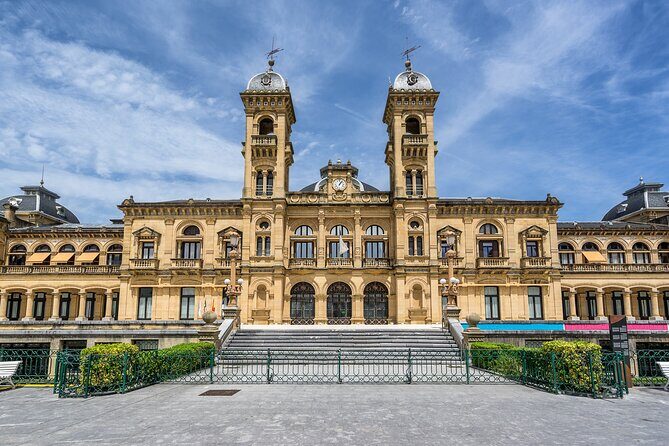 San Sebastian Historic Walking Tour in Small Group - Key Points