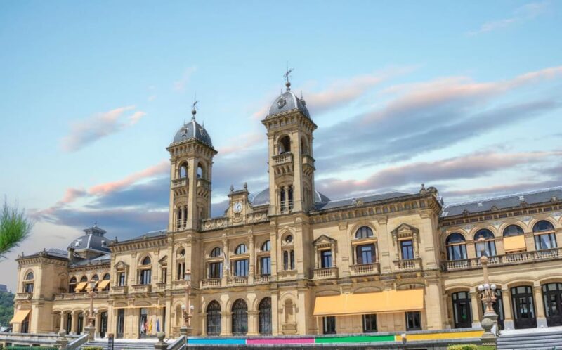 San Sebastian: Insta-Perfect Walk with a Local - Key Points