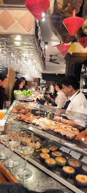 San Sebastian: Pintxo Tour with Wine and Ex-Chef Guide - Key Points