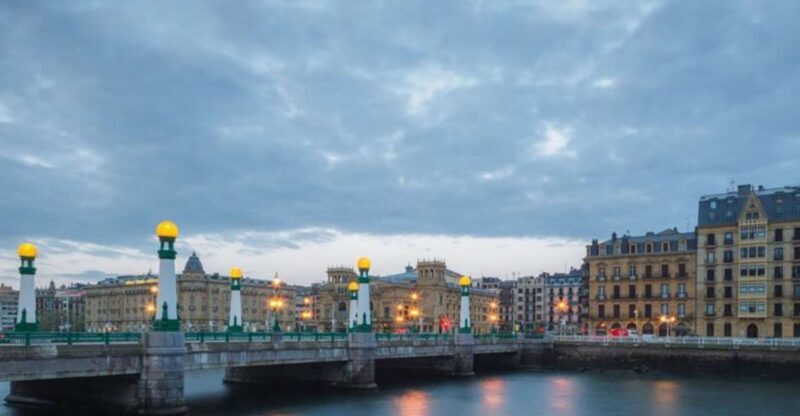 San Sebastian: Private custom walking tour with a guide - Key Points