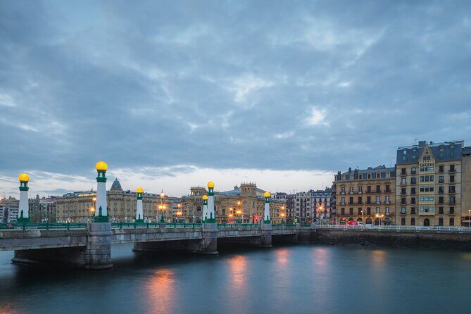 San Sebastian : Private Custom Walking Tour With A Guide - Detailed Review of the Private Custom Walking Tour in San Sebastián