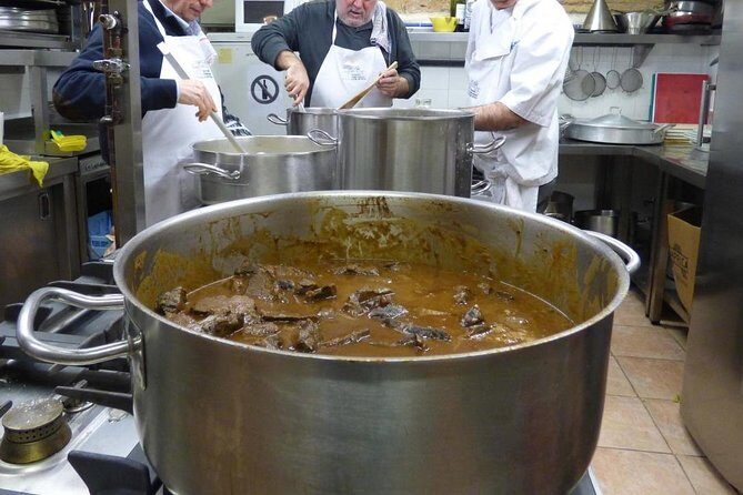 San Sebastián Private Food-Historical tour & meal at a Gastronomy Club - Who Will Enjoy This Tour?