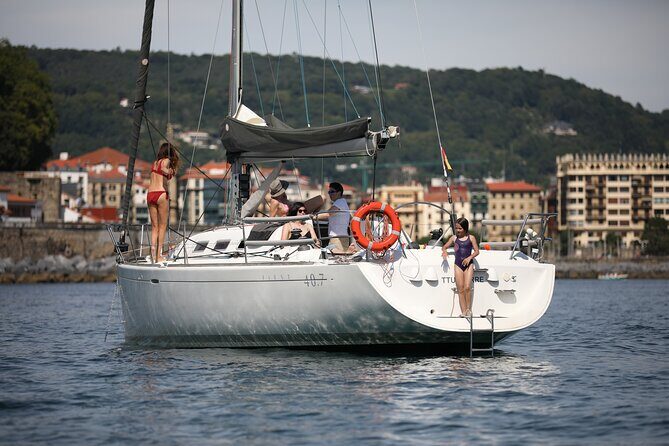San Sebastian Private Sailing at La Concha Beach & Pasai Donibane - Practical Details and Tips