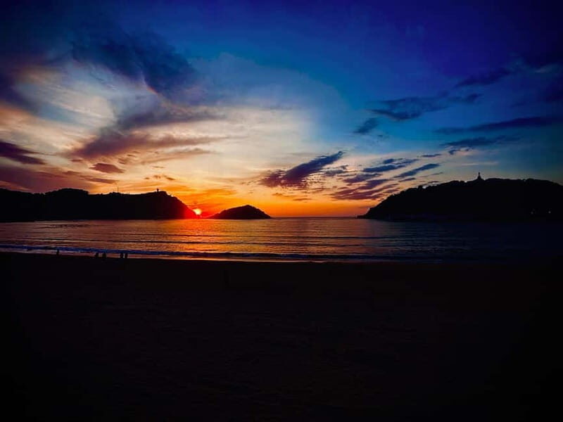 San Sebastián: Sunset from the catamaran in La Concha Bay - Key Points