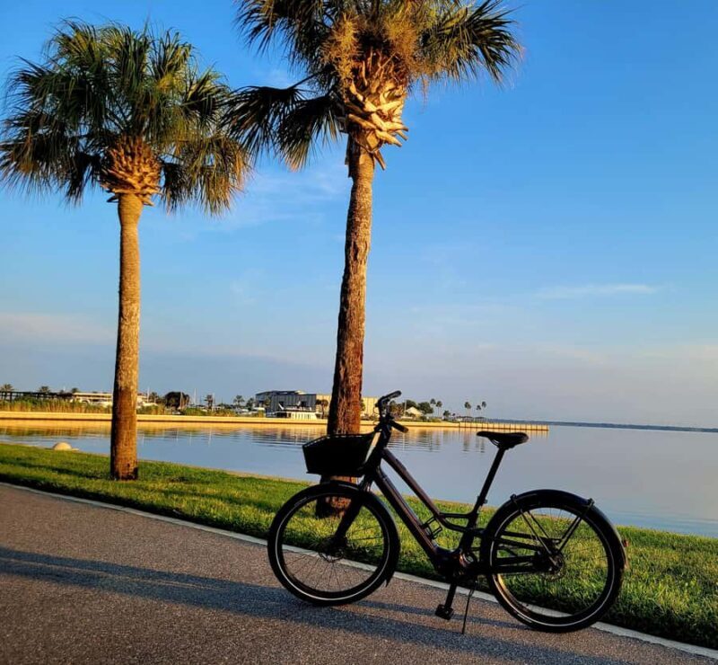 Sanford: E-Bike Rental with Helmet and Lock - Discover Sanford’s Charm with an E-Bike Rental: A Practical and Enjoyable Way to Explore