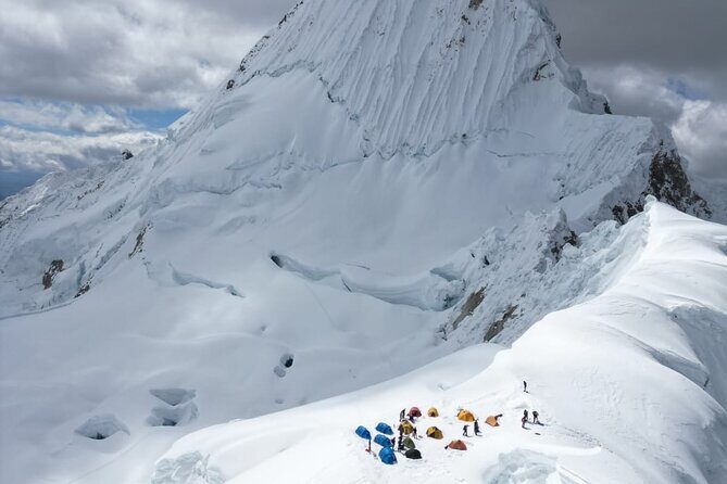Santa Cruz Trek Peak Alpamayo 5957 m and Chopicalqui 6354 m - Support, safety, and connectivity