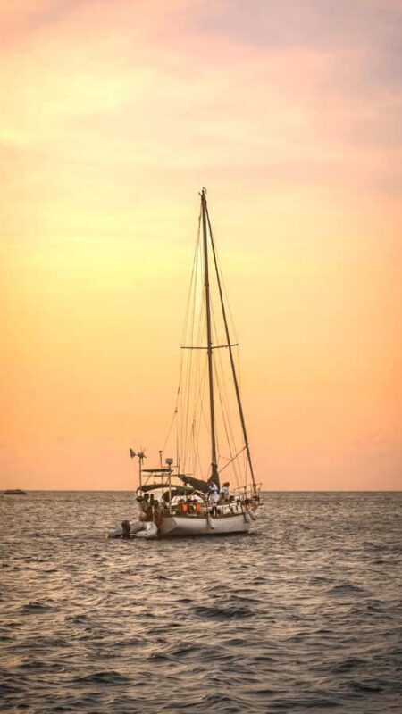 Santa Marta Bay: Sunset on a sail boat - FAQs