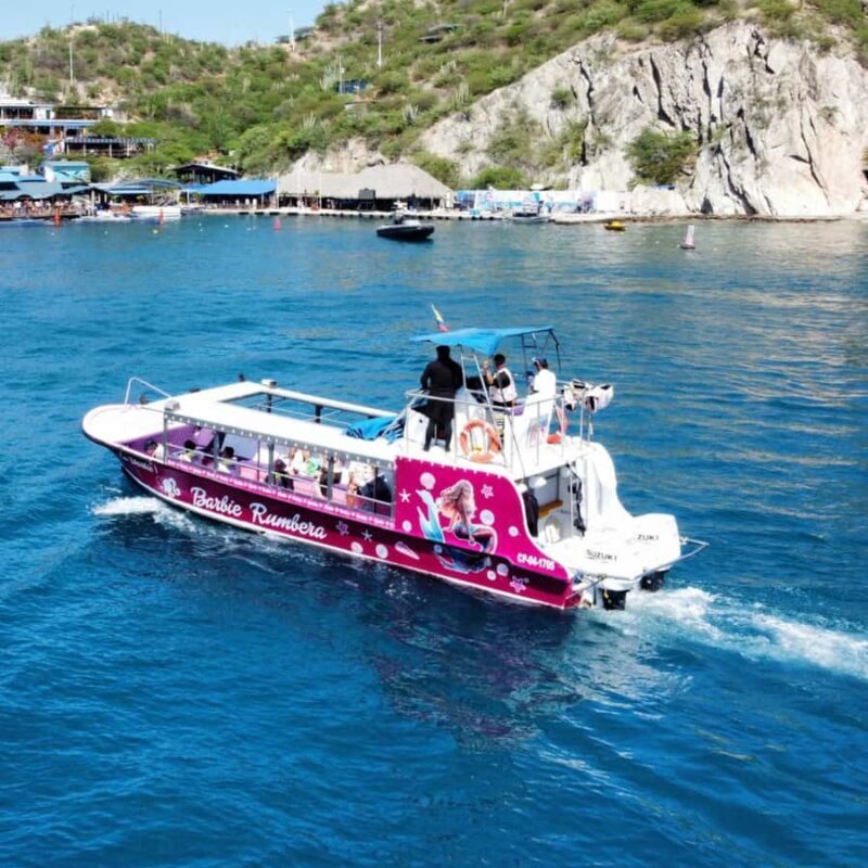 SANTA MARTA: BAY TOUR IN SPORT BOAT WITH OPEN BAR - 8 TO 10PM - A vibrant cruise in Santa Marta Bay: sport boat tour with open bar