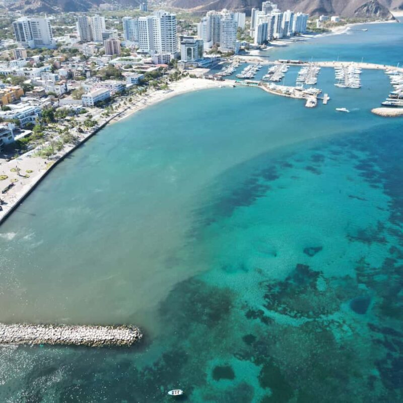 SANTA MARTA: BAY TOUR IN SPORT BOAT WITH OPEN BAR - 8 TO 10PM - Key Points