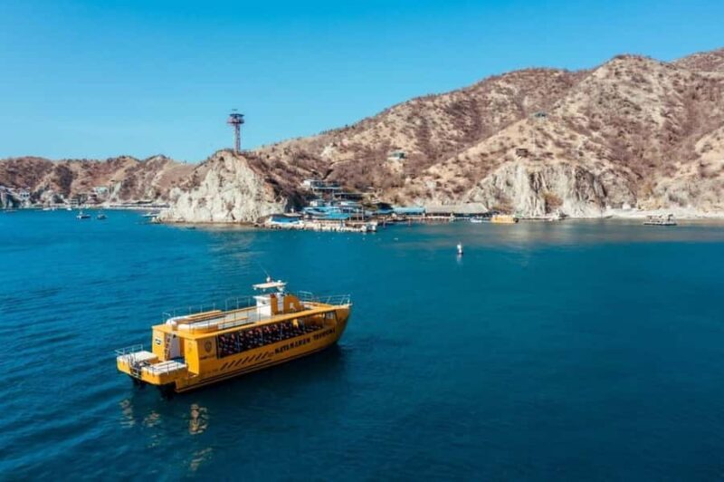 SANTA MARTA: KATAMARAN BAY TOUR - A Closer Look at the Santa Marta Catamaran Bay Tour