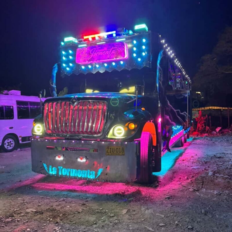 Santa Marta: Rumba en Chiva con animador a bordo y Espuma! - Santa Marta: Rumba en Chiva con Animador a Bordo y Espuma