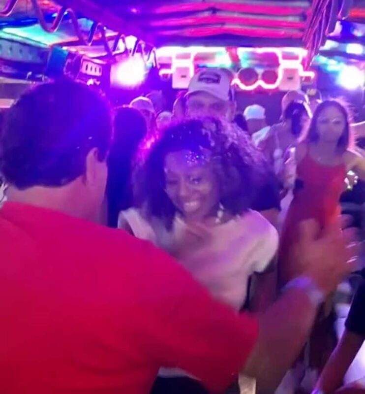 Santa Marta: Rumba en Chiva con animador a bordo y Espuma! - Why This Tour Is a Great Choice