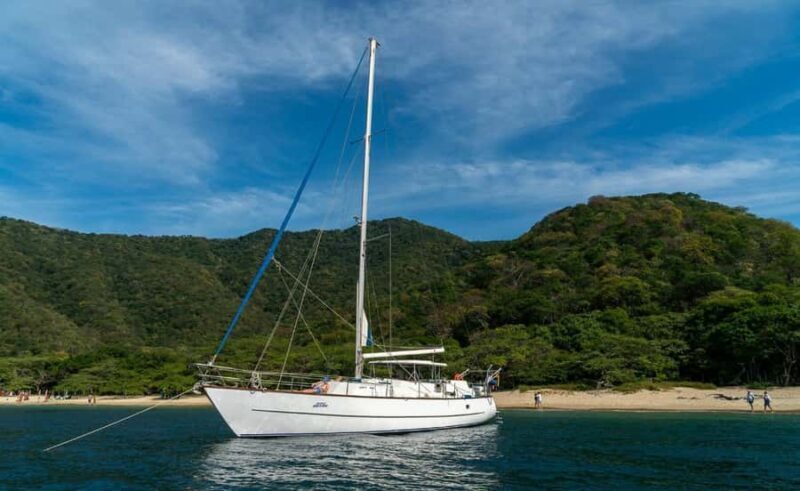 Santa Marta: Sailing Tour to Tayrona Park with Luis' Team - Santa Marta: Sailing Tour to Tayrona Park with Luis Team
