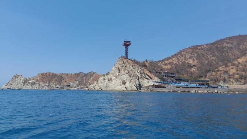 SANTAMARTA: TOUR Combo canopy tour, white beach, lunch included - Key Points