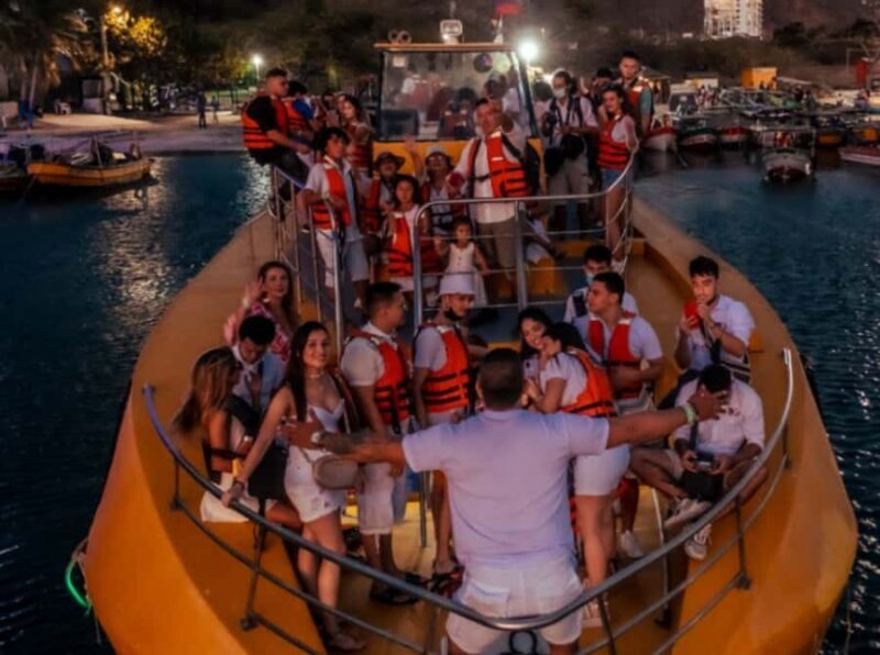 SANTAMARTA: TOUR White Party in Katamaran - SANTAMARTA: TOUR White Party in Katamaran — A Night of Elegance and Fun on the Water
