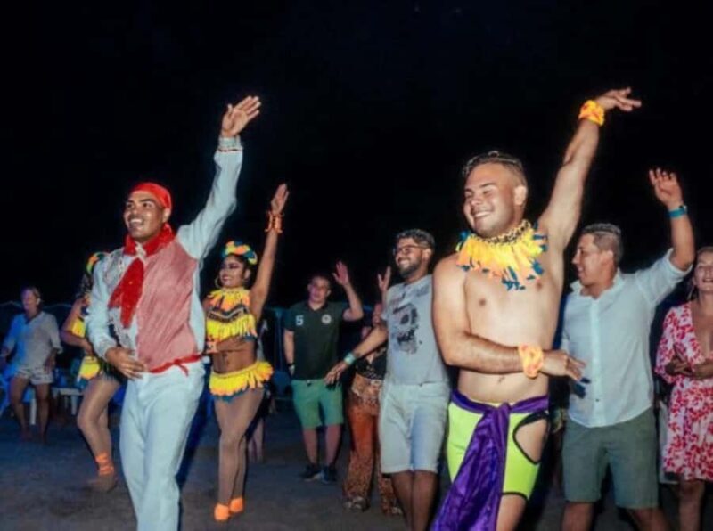 SANTAMARTA: TOUR White Party in Katamaran - Key Points