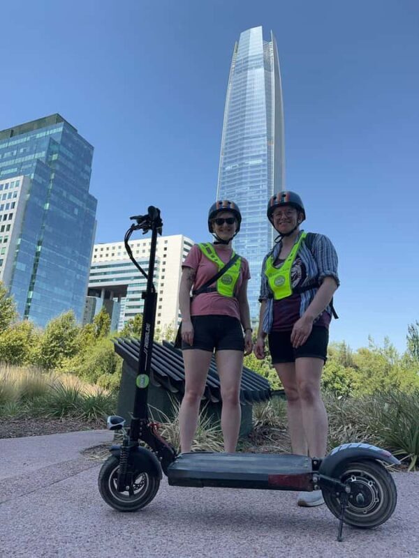 Santiago by Scooter: A Journey between Nature and Urbanism - Key Points