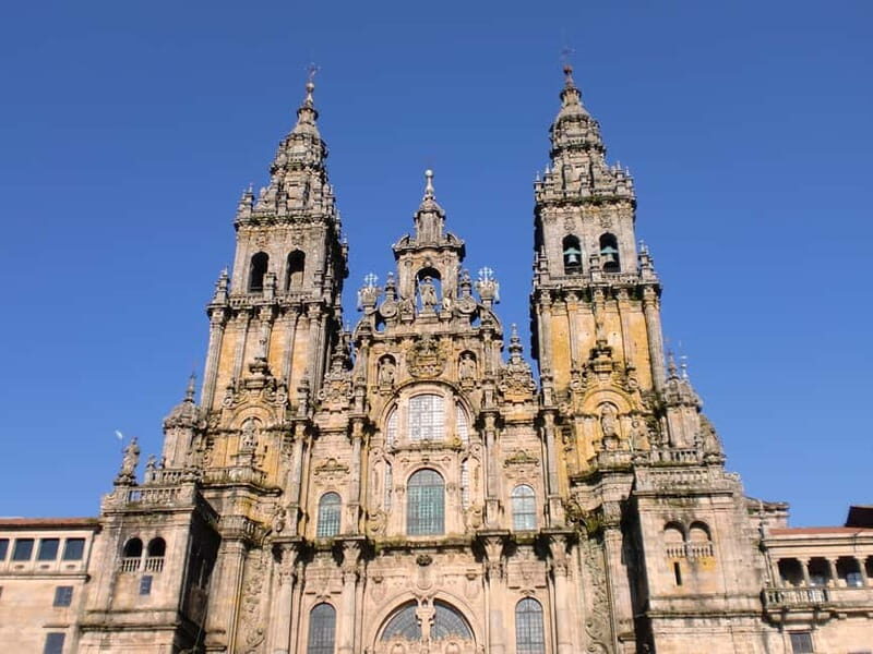 Santiago de Compostela: 4hours tour with everything included - The Sum Up