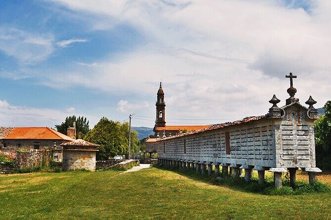 Santiago de Compostela: Finisterre, Costa da Morte, Ézaro, Muros & Carnota - FAQs
