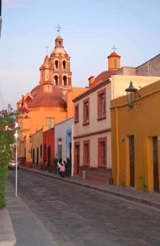Santiago de Querétaro: Private History Walking Tour - Itinerary and Highlights