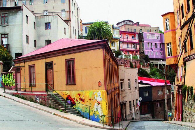 Santiago: Full day tour to Valparaiso and Viña del Mar city - FAQ