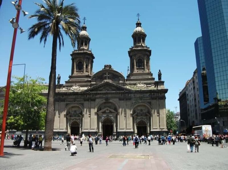 Santiago : Highlights Walking Tour With A Guide - Key Points