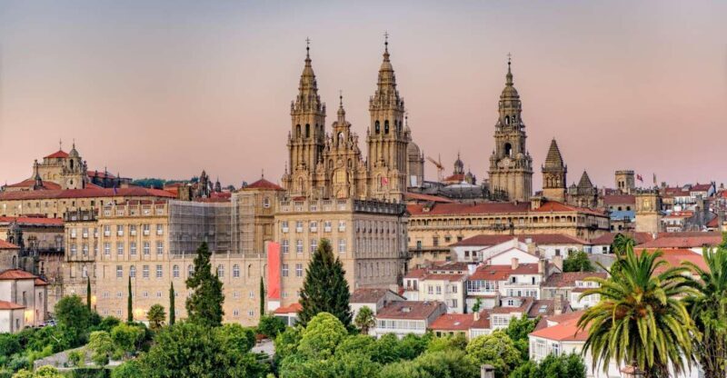 Santiago: Historic Walking Tour and Highlights - The Itinerary: A Walk Through Santiago’s Soul