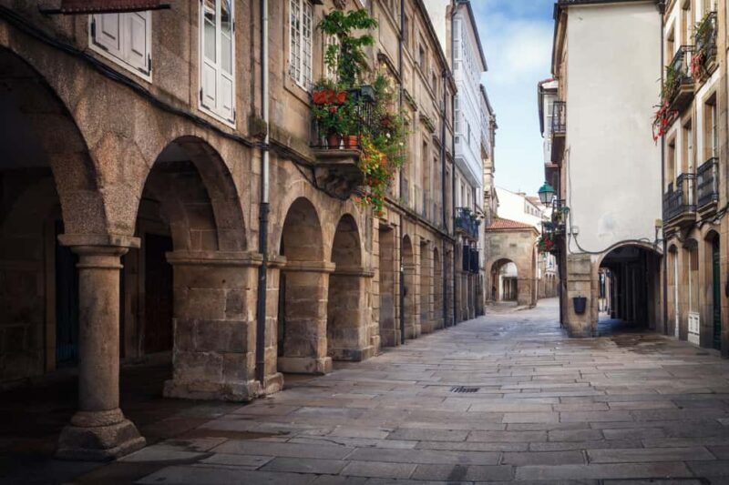 Santiago: Historic Walking Tour and Highlights - In-Depth Look at the Experience
