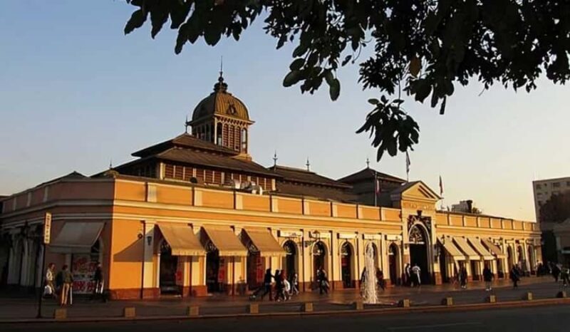 Santiago : Must-See Sites Walking Tour With A Guide - An In-Depth Look at the Santiago Walking Tour