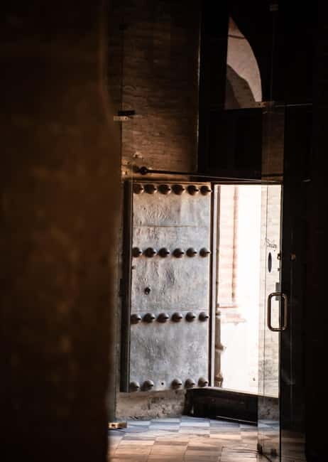Santiponce: Sant Isidoro del Campo and "Bear" Bible - Engaging Overview of the Tour Experience