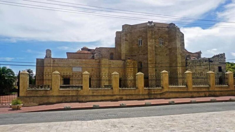 Santo Domingo Day Trip to Punta Cana with Lunch - Key Points