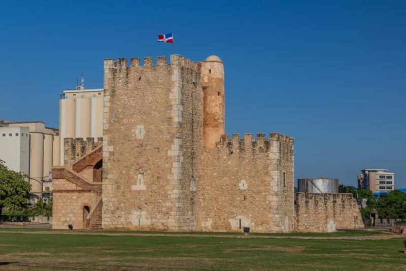 Santo Domingo: Family-Friendly Private Walking Tour - Exploring the Heart of Santo Domingo: A Deep Dive