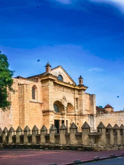 Santo Domingo: Private VIP Tour  City Tour + Beach with Lunch - Deep Dive into the Itinerary