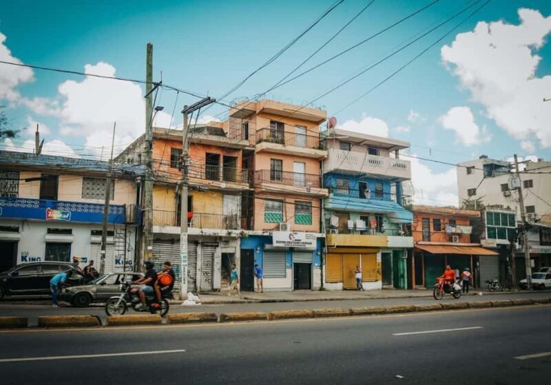Santo Domingo: The Authentic Dominican Neighborhood Tour - Exploring the Neighborhoods: Sign Boards, Local People, and Markets