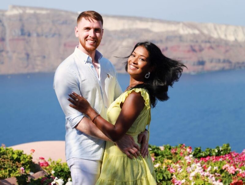 Santorini: 40-minute Photoshoot in Oia - In-Depth Breakdown of the Experience
