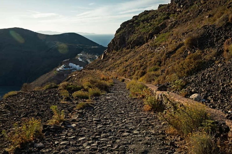 Santorini: Caldera Hike from Fira to Oia - An In-Depth Look at the Santorini Caldera Hike