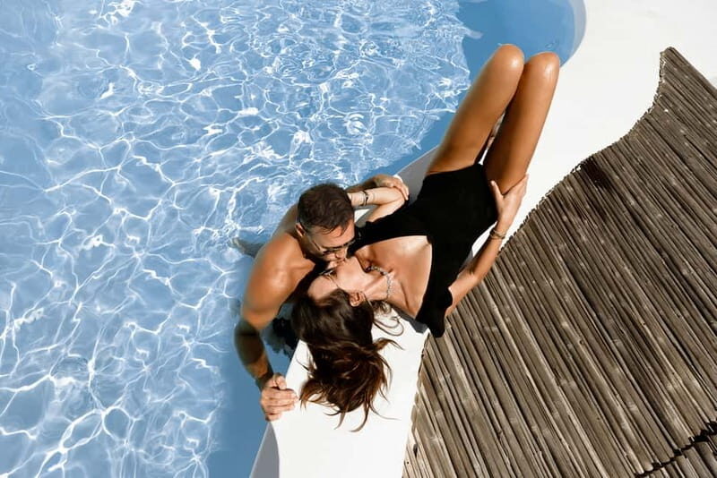 Santorini: Casual Photoshoot by Flying Dress Photo © - Who Will Love This Experience?