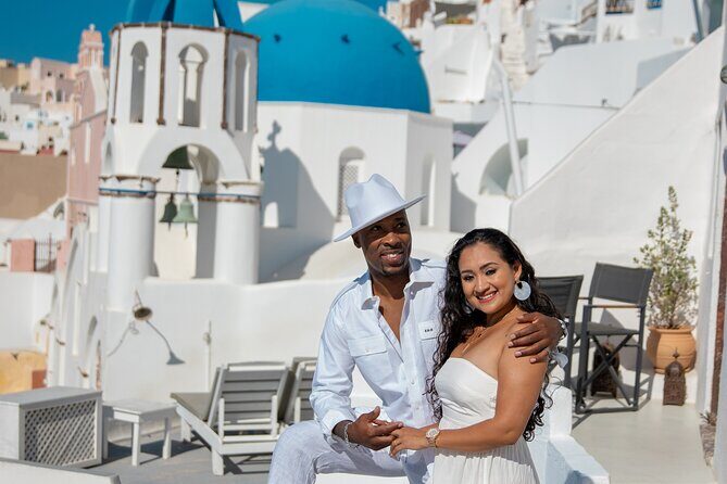 Santorini couple photoshoot with 50 edited photos! - Frequently Asked Questions