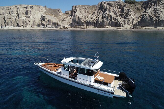 Santorini Half Day MotorCruiser Private Cruise incl. Meal,Drinks &Free Transport - Who Will Love This Tour?