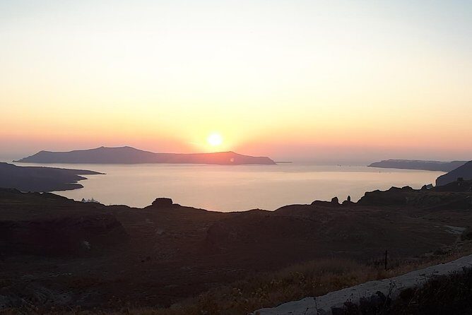 Santorini Highlights Tailor Made Tour 4 hours - Exploring Santorini in Four Hours: What to Expect
