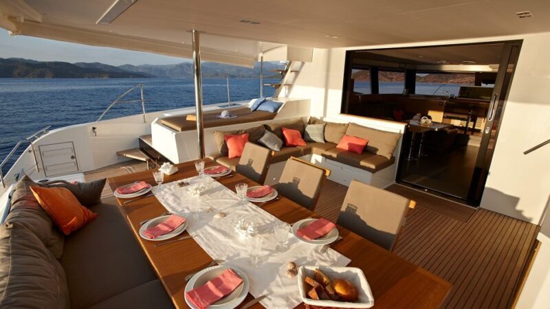Santorini: Luxurious Catamaran Cruise with Meal & Open Bar - Key Points