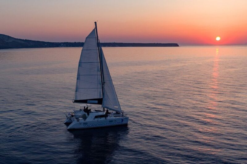 Santorini: Luxury Sunset Cruise with Dinner & Open Bar - Discover the Beauty of Santorini on a Luxury Sunset Cruise