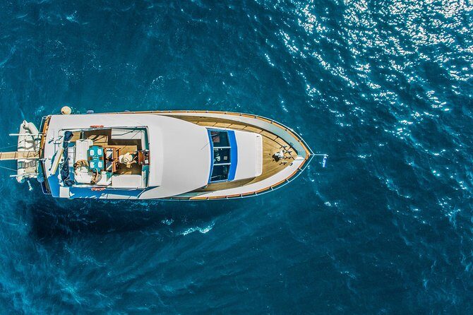 Santorini: Motor Yacht Private Cruise with 5-Course Meal - An In-Depth Look at the Private Yacht Cruise