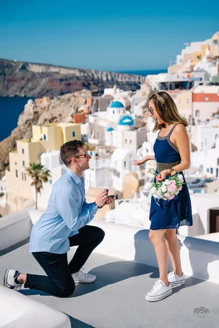 Santorini: Oia Private Couple Photoshoot with 35 Photos - Who Will Love This Experience?