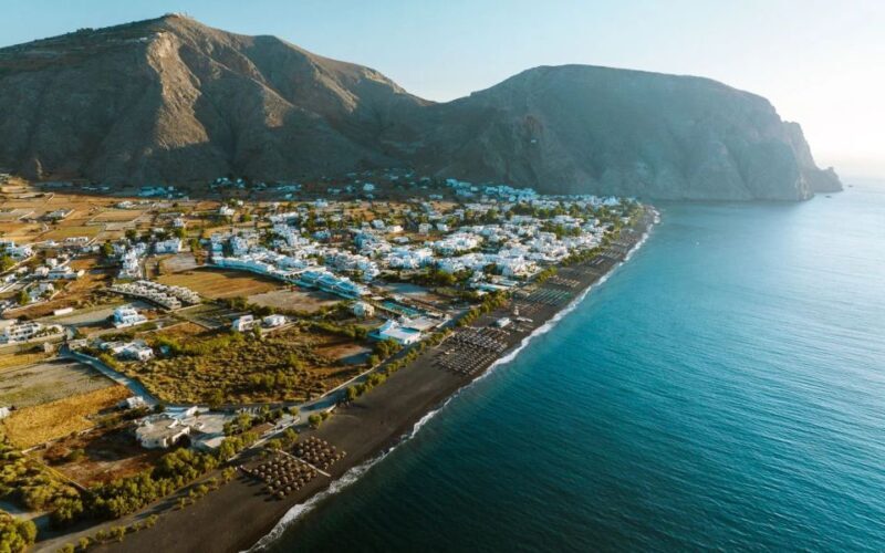 Santorini: Private Guided Tour with Sunset View - Exploring Santorini: What You Can Expect from This Tour