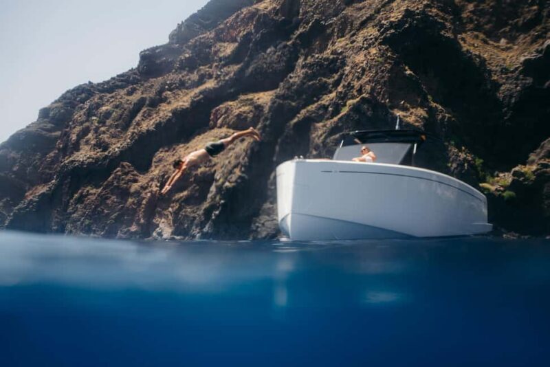Santorini: Private Luxury Yacht Cruise with Meal & Drinks - Exploring the Cruise: A Detailed Breakdown
