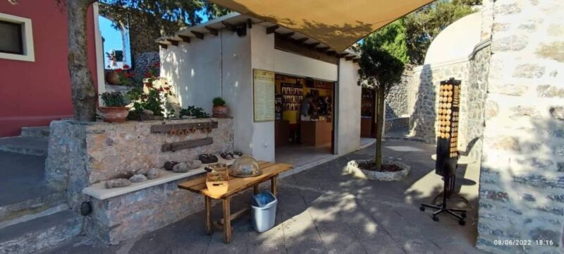 Santorini: Private Sunset Tour with Picnic & Transfer - FAQ