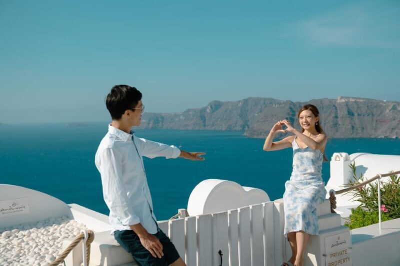 Santorini: Proposal Photoshoot l Private Entry to blue Dome - Who Would Love This Experience?