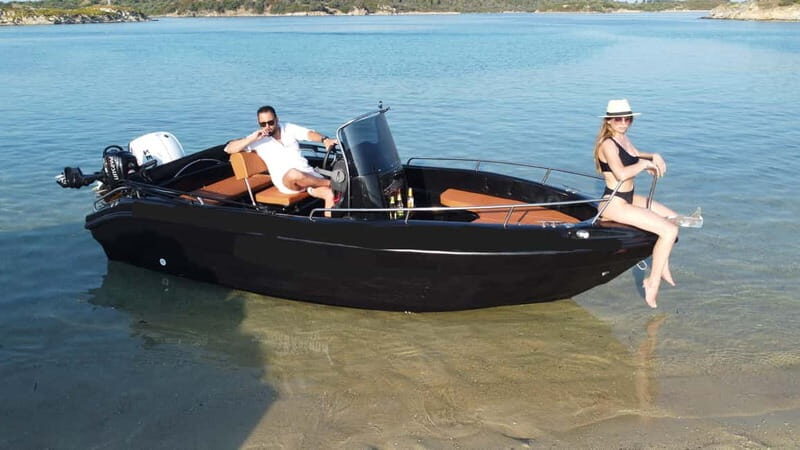 Santorini: Self-Drive Boat Rental without Boat License - An In-Depth Look at the Itinerary