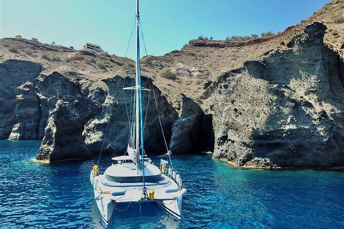 Santorini: Standard Small-Group Catamaran Cruise with Food/Drinks - FAQ